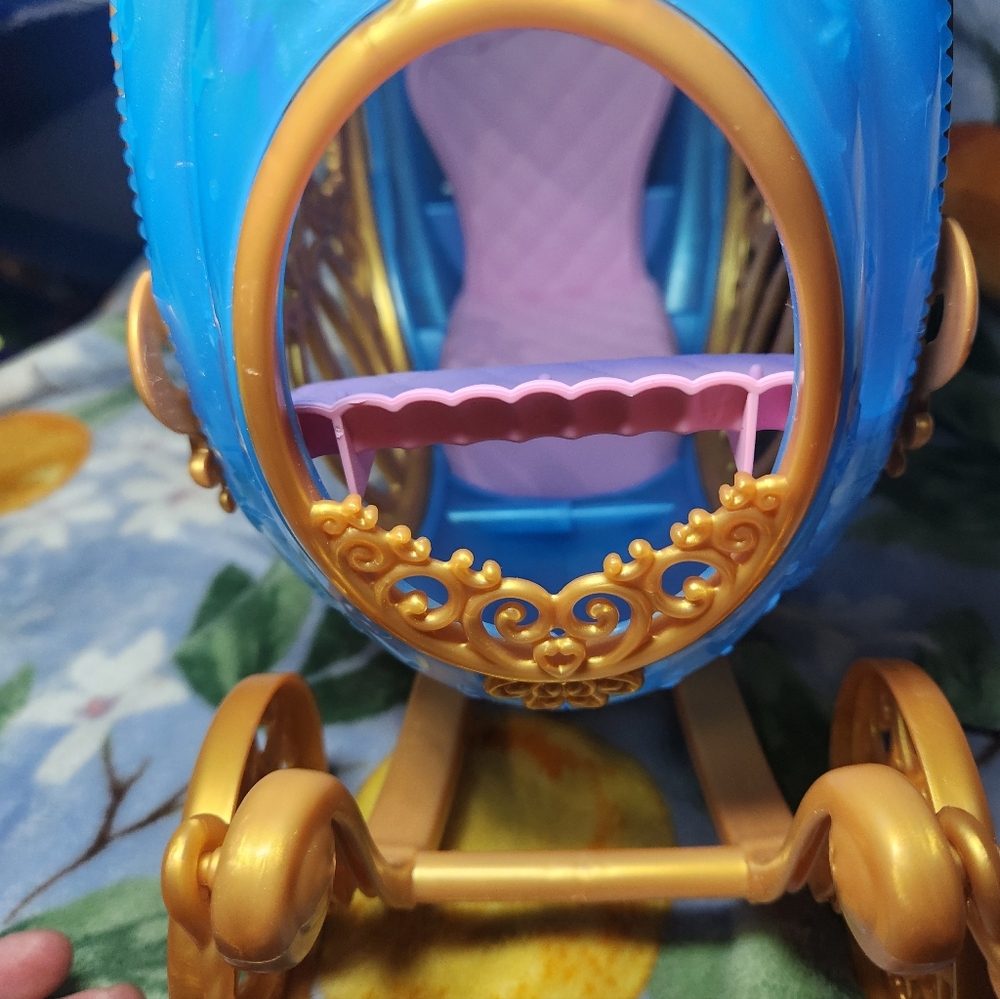 Mattel Disney Cinderella Blue and Gold Carriage - Picture 5 of 9